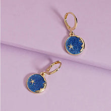 Cargar imagen en el visor de la galería, ROUND BLUE MOON HUGGIES