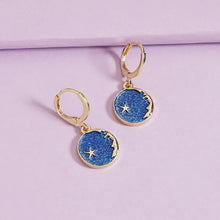 Cargar imagen en el visor de la galería, ROUND BLUE MOON HUGGIES