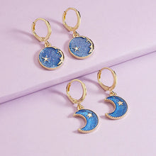 Cargar imagen en el visor de la galería, ROUND BLUE MOON HUGGIES