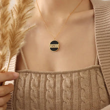 Cargar imagen en el visor de la galería, Collar Moschino
