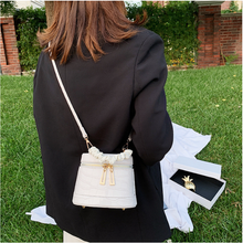Cargar imagen en el visor de la galería, Petit Purse White
